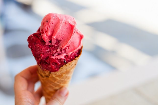Uno de los helados más típicos de cualquier heladería es la  <b>tarrina de yogurt y fresas