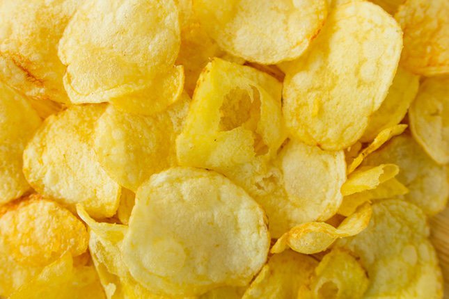 Las patatas fritas de bolsa son unas de las salidas a este producto más aptas para aperitivos