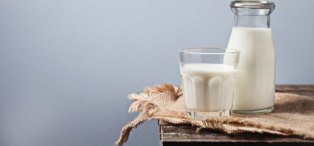 La leche entera es leche fresca sometida a un proceso de ultra pasteurización